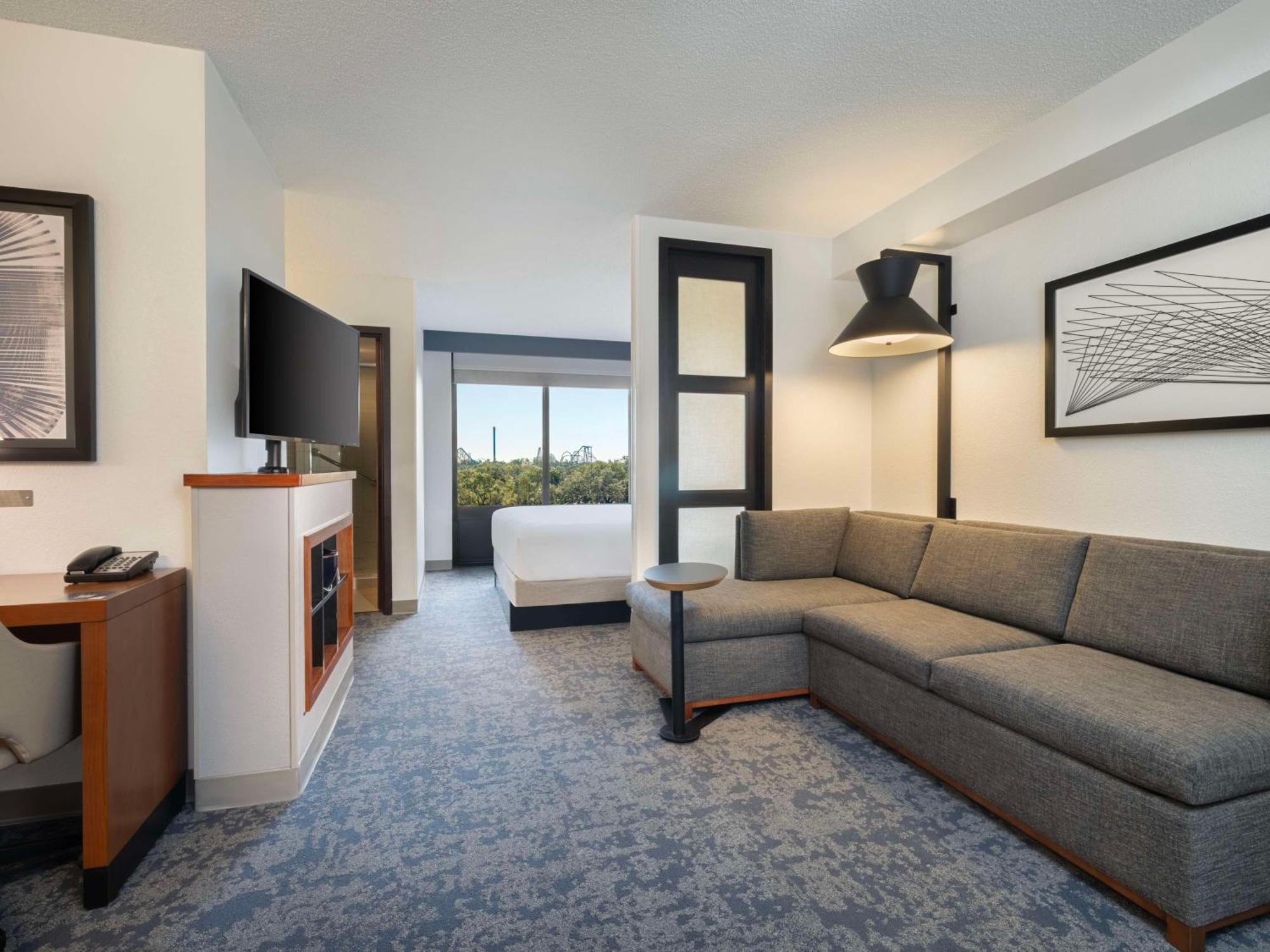 Hyatt Place Tampa Busch Gardens Exteriör bild