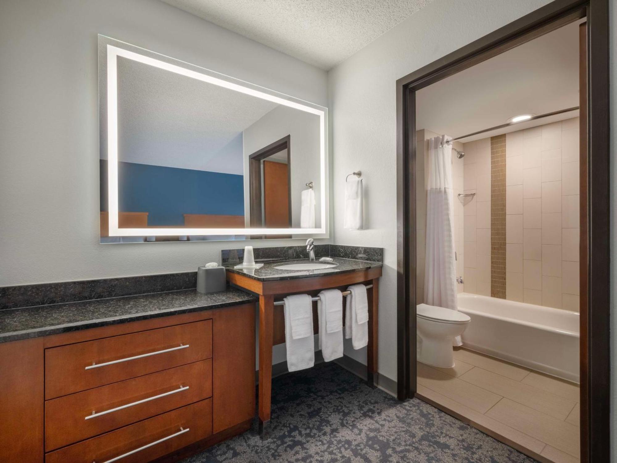 Hyatt Place Tampa Busch Gardens Exteriör bild